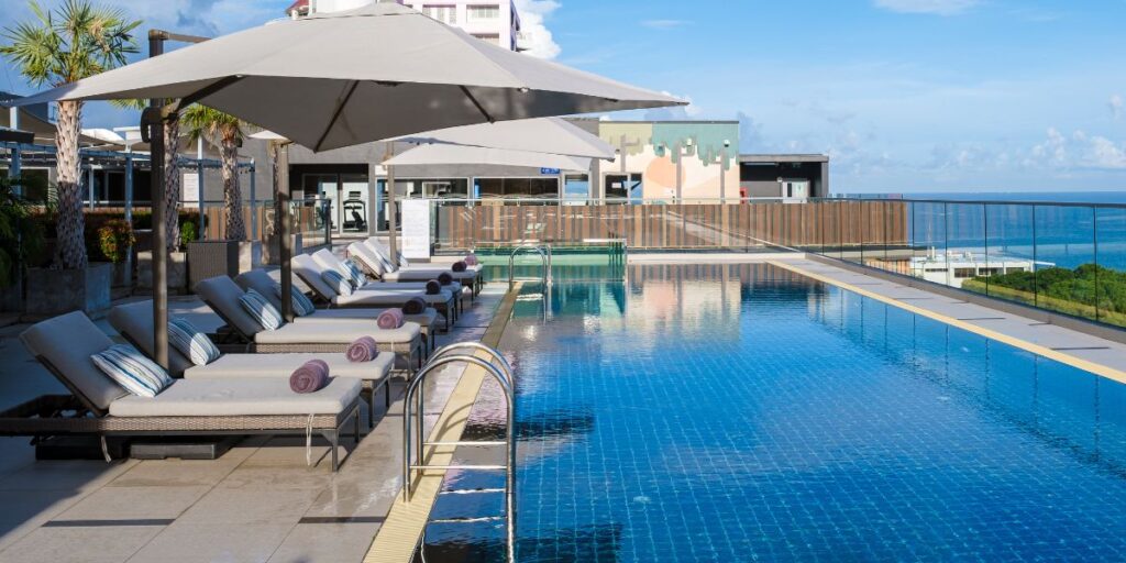 How Can You Experience Luxury Travel on a Budget in Top Cities?