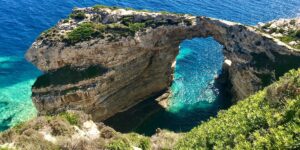 How Can You Discover Hidden Gems in Popular Travel Cities?